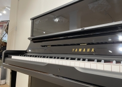 yamaha piano zwart yus1 121cm huurinstrument 9